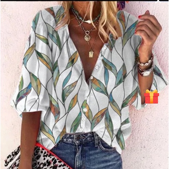 Tops - 🆕Cotton Blend V Neck Top XL
